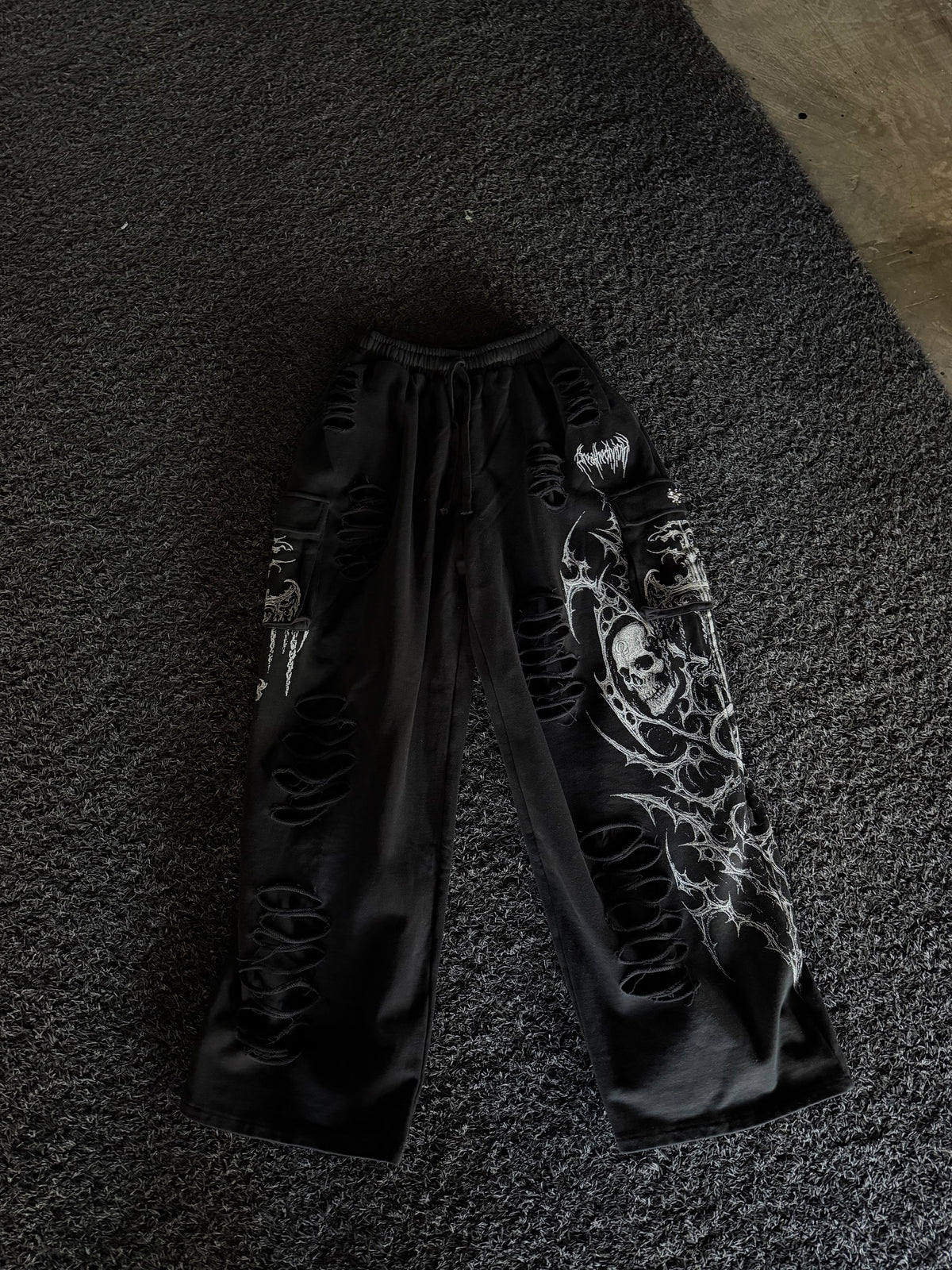 Mens Tarnished Uncuffed
Luxury Cargos [VOID BLACK]