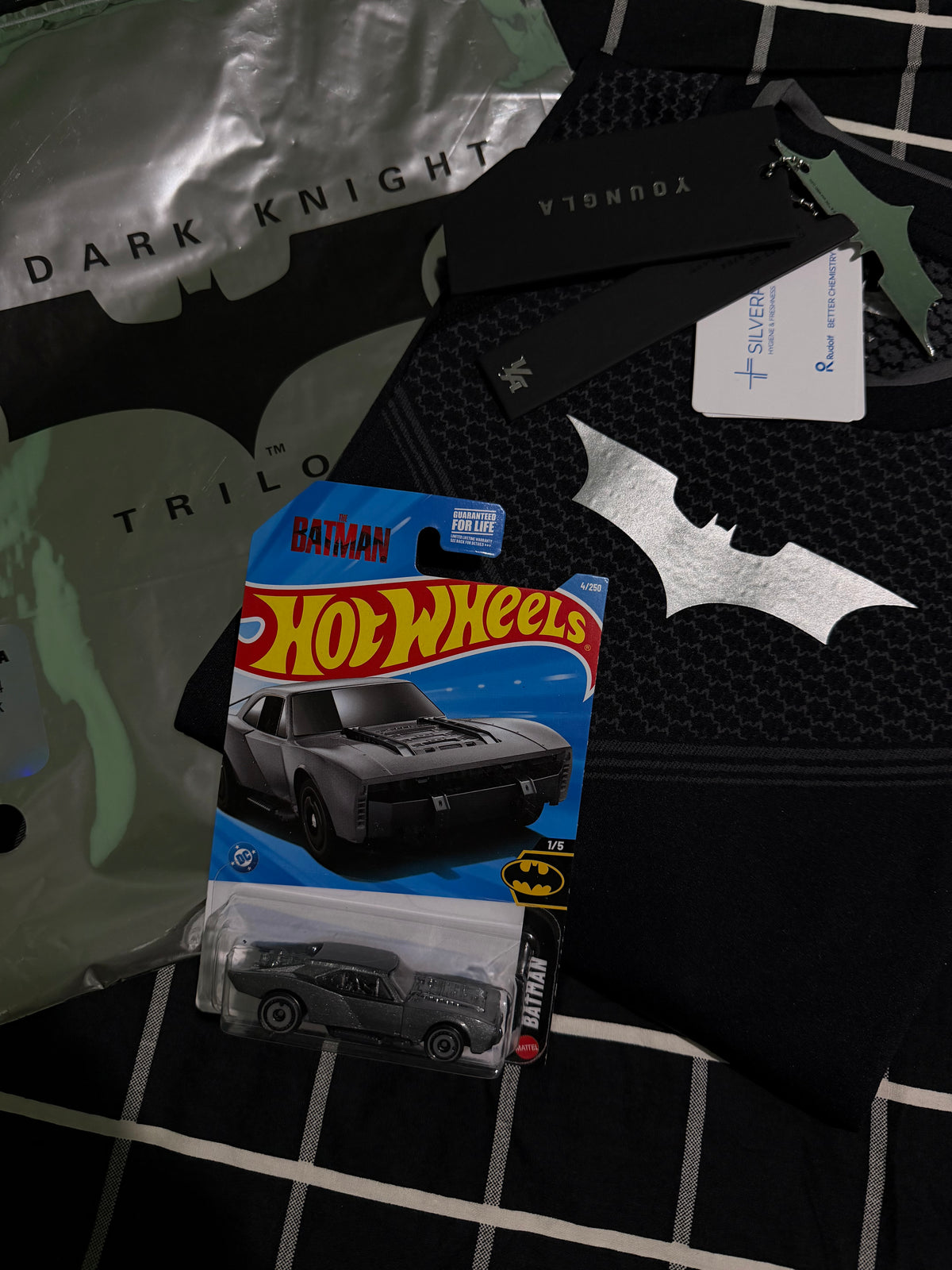 8004 - Batman
Compression Longsleeves
Black + BATMOBILE