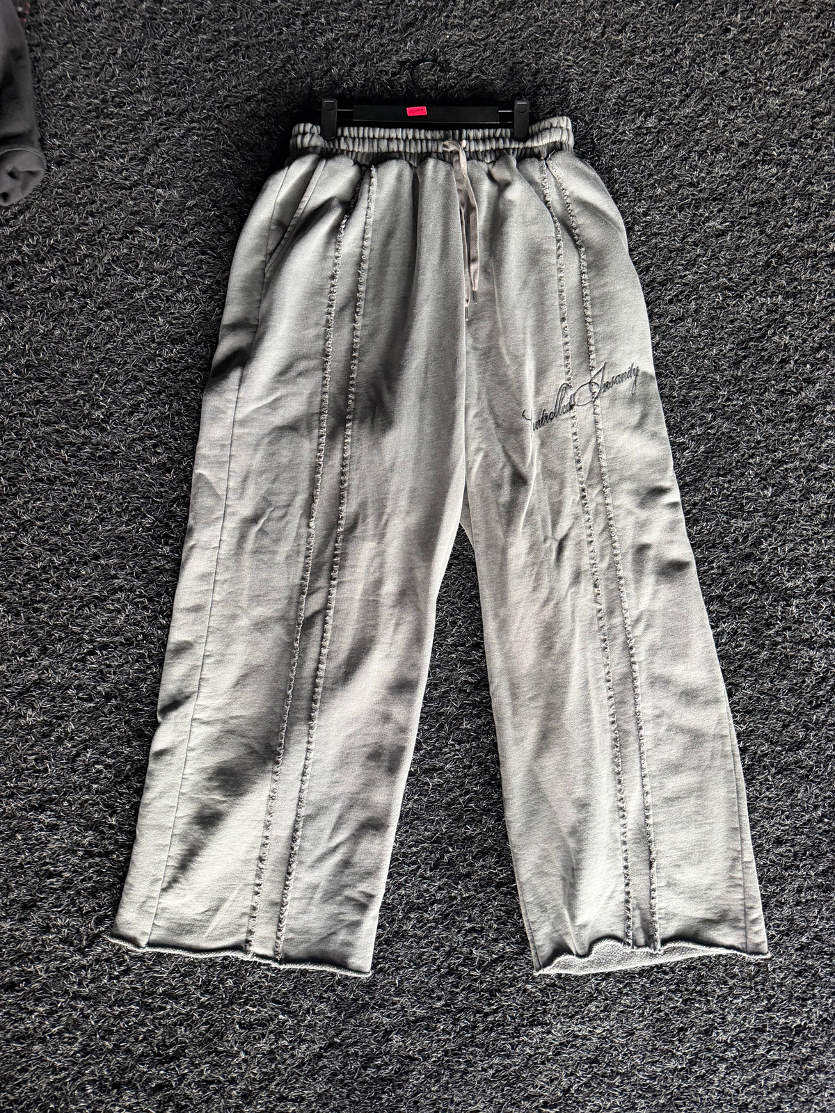 SIGNATURE WIDELEG SWEATS GREY