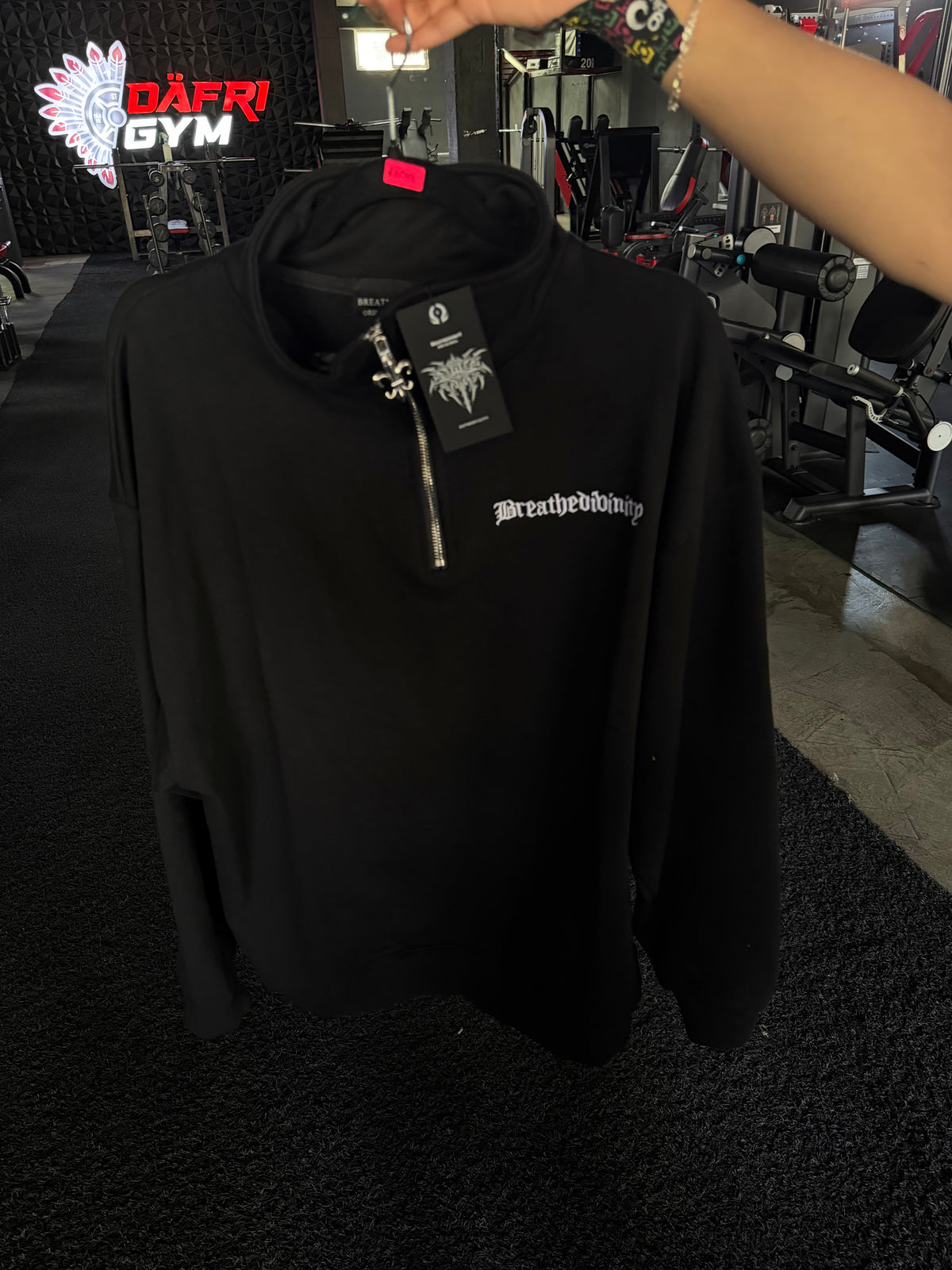 Elegant Quarter zip Crew neck
[VOID BLACK] / CUTOFF