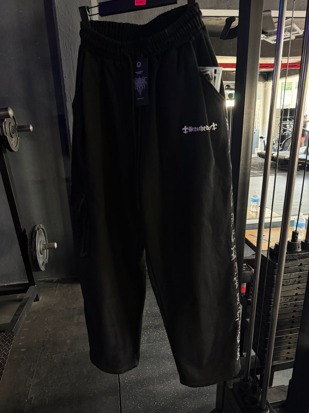 Elegant Uncuffed luxury sweatpants
[VOID BLACK]