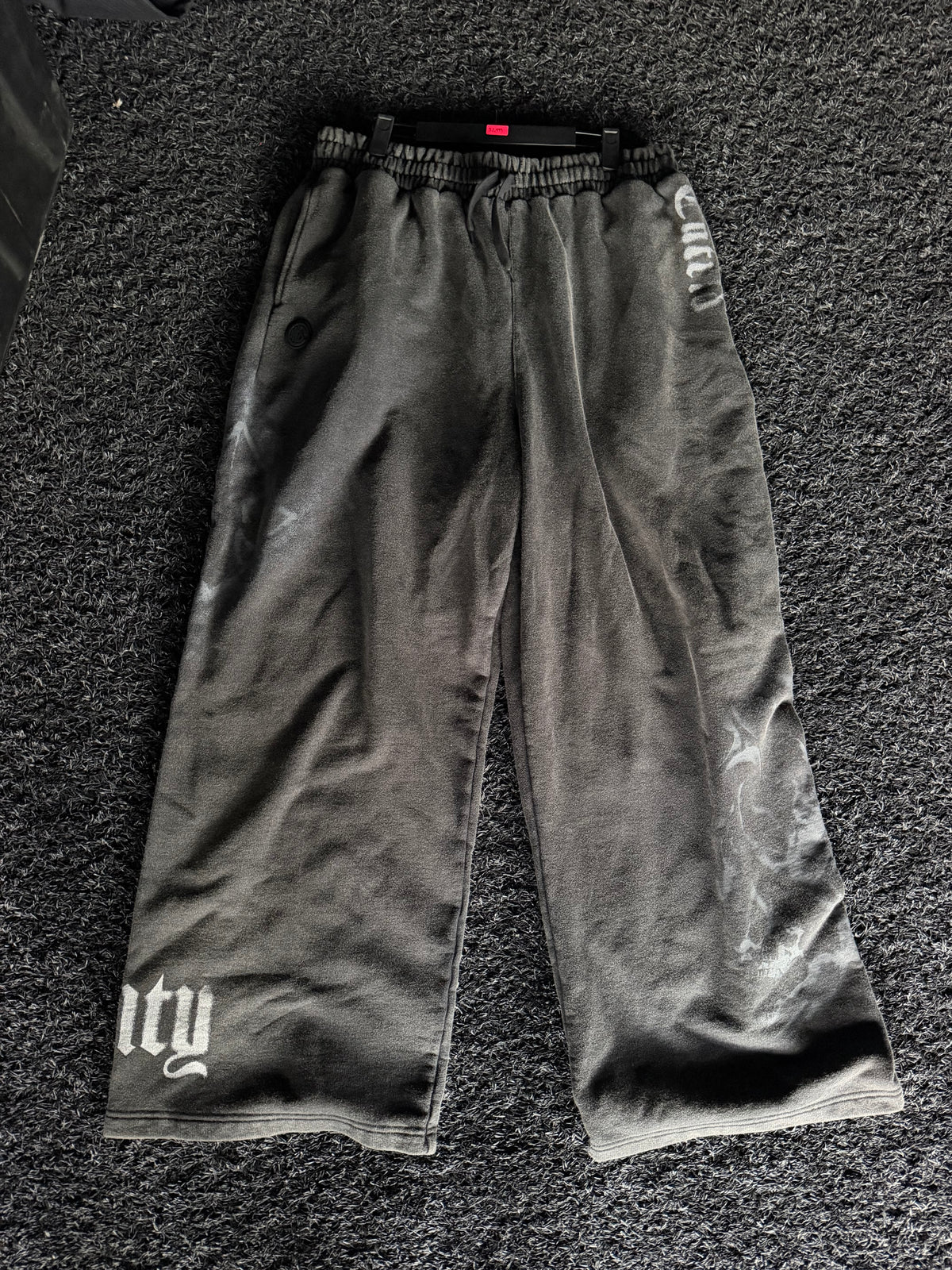 SIGNATURE WIDELEG SWEATS GREY